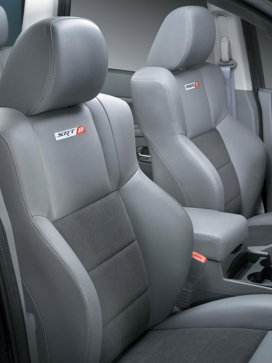  Jeep Grand Cherokee SRT8 2006 года  (фото 11 из 24)